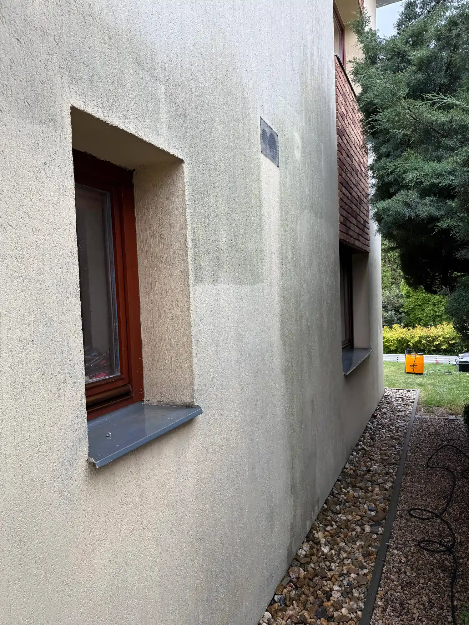 Fasáda před čištěním a impregnací - Kunratice