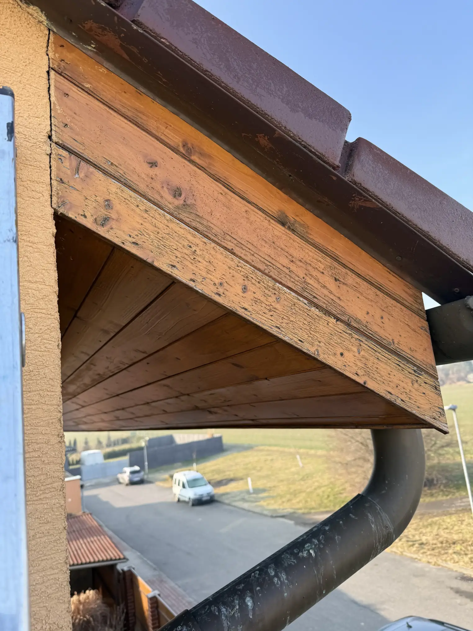 Čištění a dvojitý nátěr podbití lazurou - Pardubice
