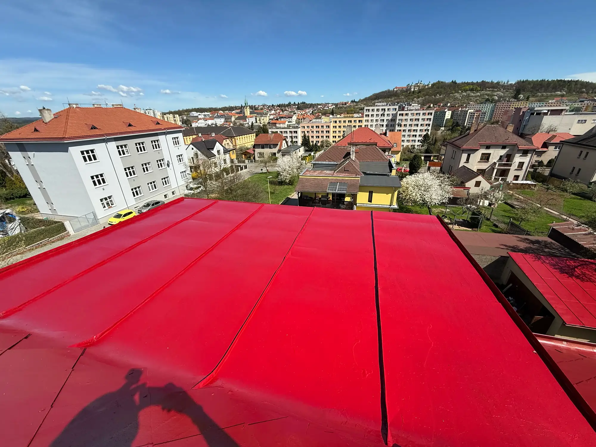 Po renovaci plechové střechy (nátěr) – Příbram
