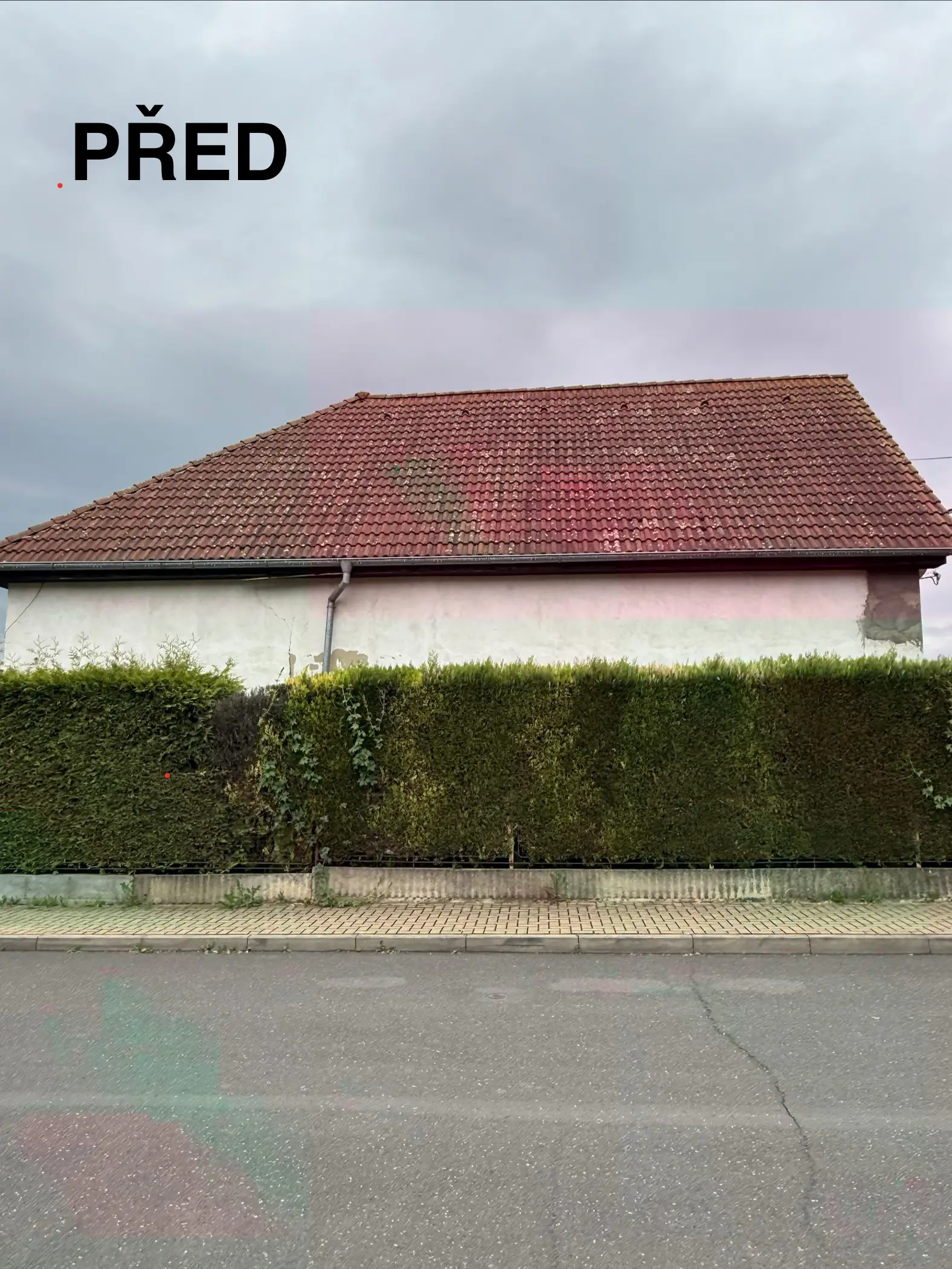 Střecha před čištěním